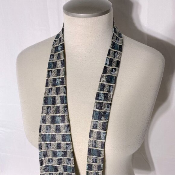 Vintage Essex Row Blue Grey Square Print 100% Silk Tie - Picture 5 of 9